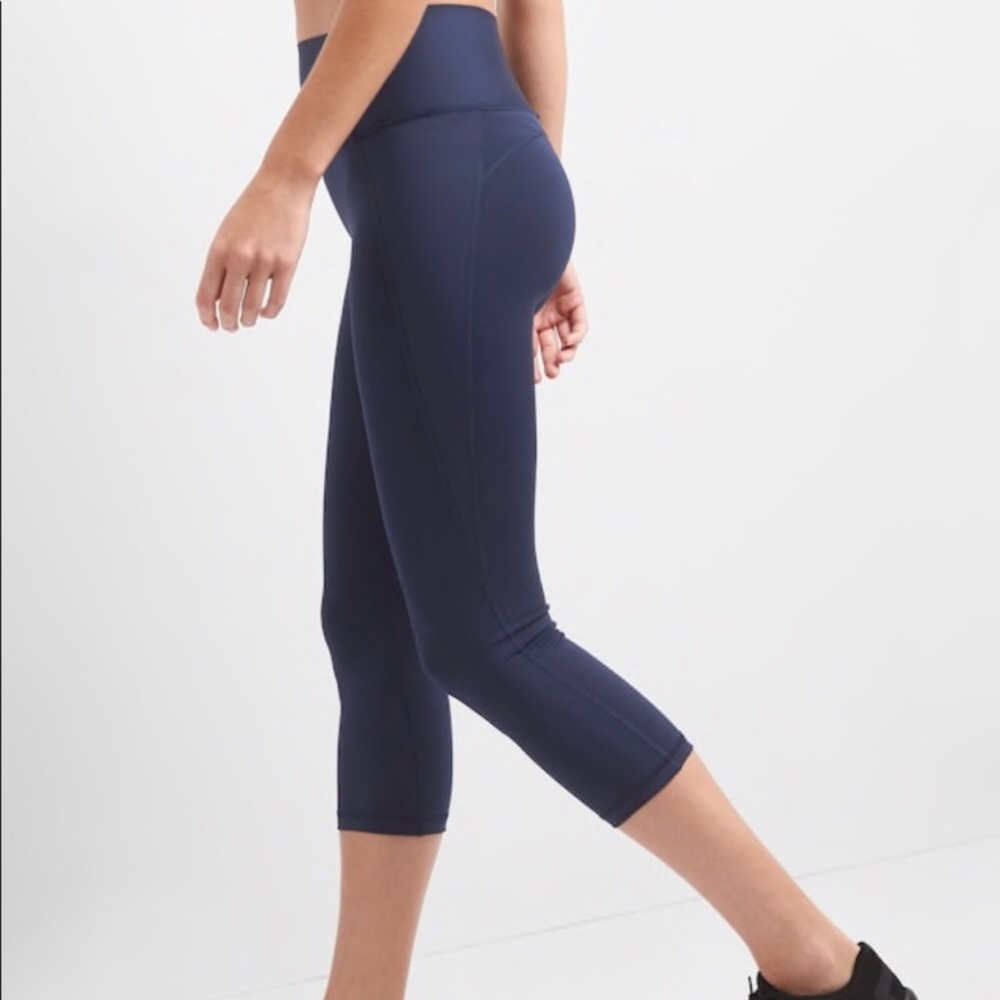 GapFit Sculpt compression black tights; size M